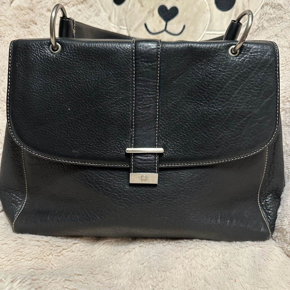 Chic Black Leather Shoulder Bag